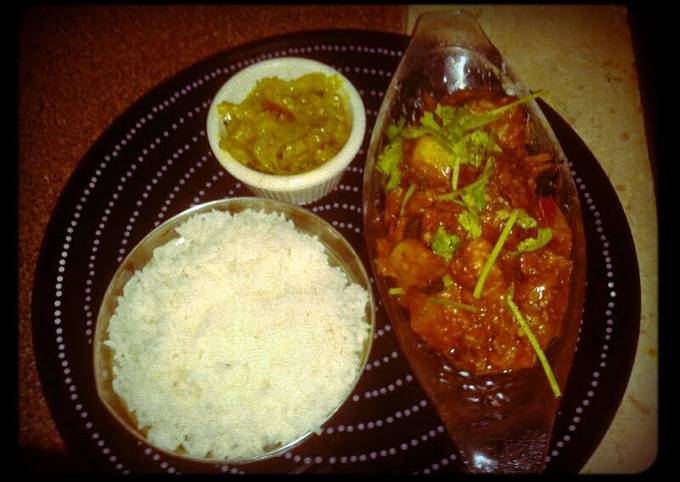 Spicy lanka fish with cabbage n hot steam white rice.  Warning! If u cant take spicy food, dont try this at hm..