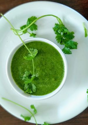 A picture of Coriander-raw mango chutney.