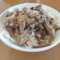 A picture of Beef Stroganoff.
