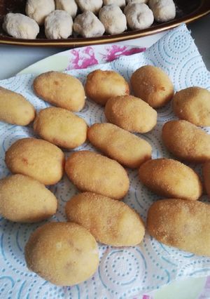 Una foto de Croquetas de jamón con sofrito de cebolla en Mambo