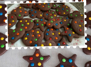 Una foto de Galletitas de cacao amargo y Rocklets👌😋