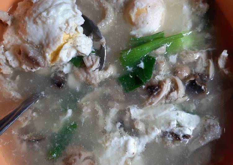 Cara Gampang Menyiapkan Sup ayam jamur, Enak Banget