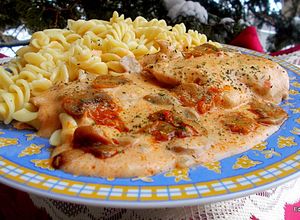 Bakonyi csirkemell ragu, fusilli tésztával recept fotója