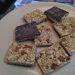 A picture of Almonds & Dark chocolate bar.