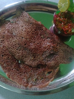 மொரு மொரு கேழ்வரகு தோசை (Kelvaragu dosai recipe in tamil) செய்முறை முக்கிய புகைப்படம்