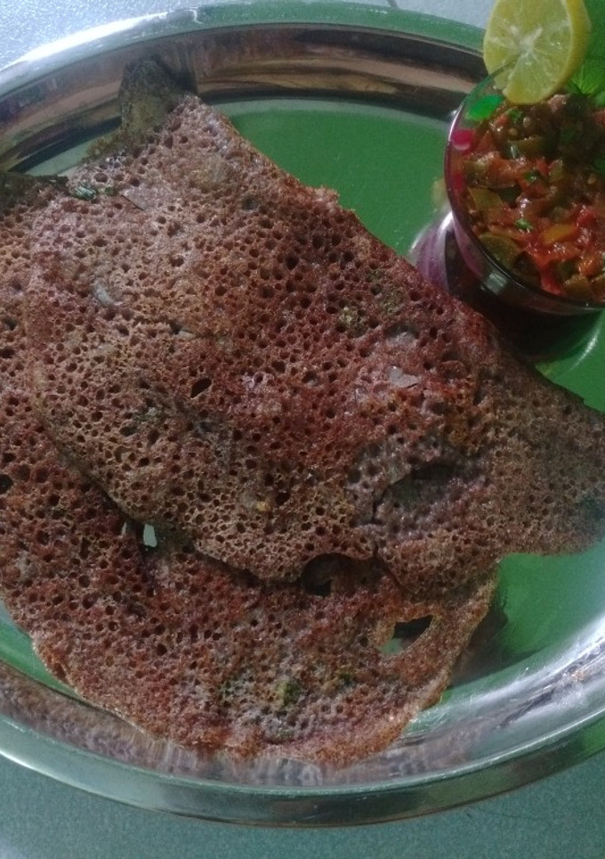 மொரு மொரு கேழ்வரகு தோசை (Kelvaragu dosai recipe in tamil) செய்முறை முக்கிய புகைப்படம்