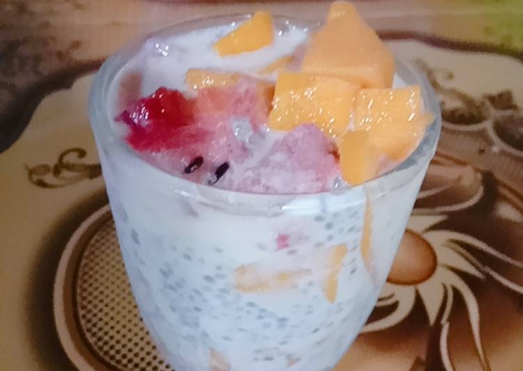 Cara Gampang Menyiapkan Pudding chia seeds mangga dan semangka, Enak