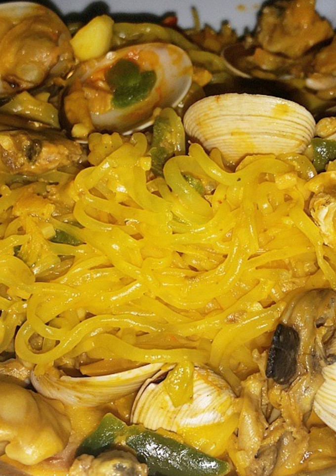 Una foto de Fideos de konjac a la marinera