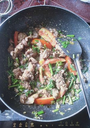 Hình của món Bò xào hành cần.
