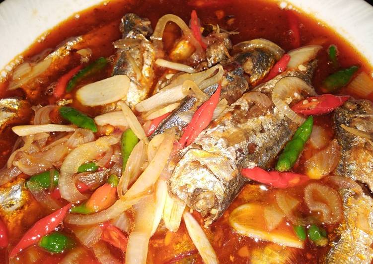 Cara membuat Ikan Sarden Saus Tomat yang nikmat dan Mudah Dibuat