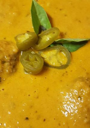 A picture of Spicy Tomato and basil Soup with Cheezy Meatballs.
