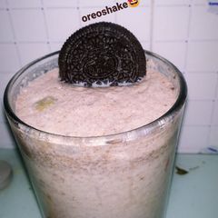 A picture of Oreo Shake (with vanilla icecream)😋😋.