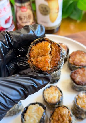 A picture of Crispy Enoki Rolls.