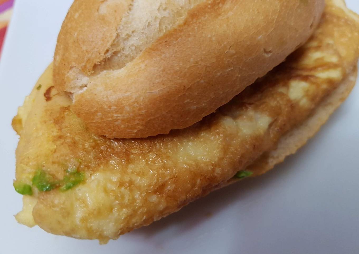 Tortilla de jamón york y aguacate