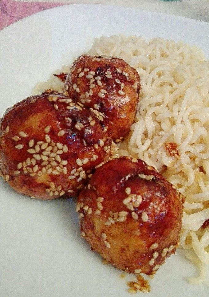 Una foto de Albóndigas caramelizadas con restos de pollo asado