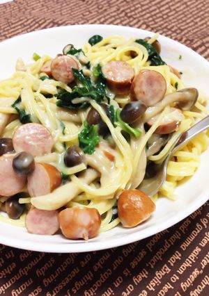 A picture of Cream Pasta with Leftover White Sauce.