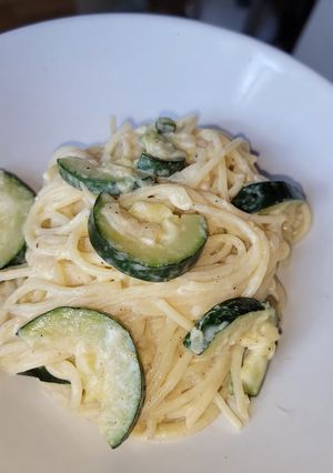 Cukkinis tejszínes tészta recept fotója