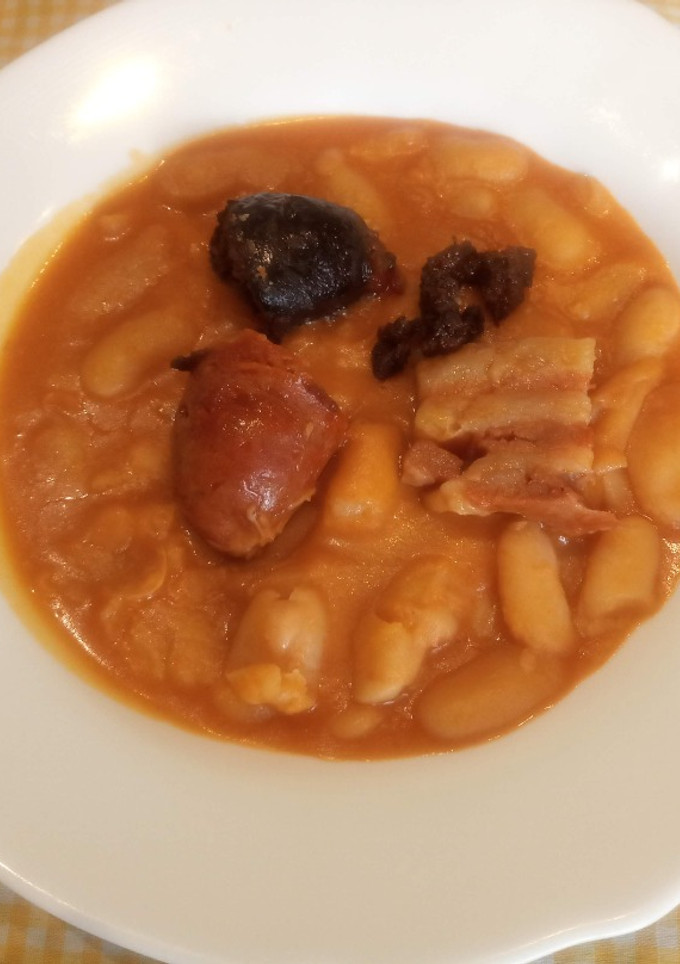 Una foto de Fabadas asturianas en olla exprés