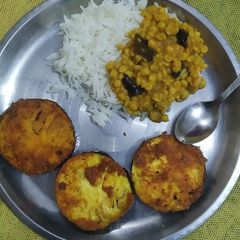 A picture of Chana dal rice with begun bhaja.