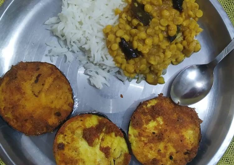 Chana dal rice with begun bhaja