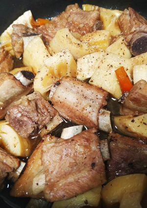 Hình của món Sườn non kho măng.