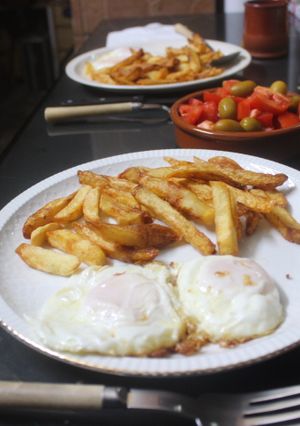 Foto principal de Huevos fritos con patatas
