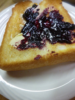 A picture of Blueberry Jam & Margarine Toast.
