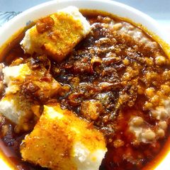 A picture of EwaAgoyinSauce and Boiled Yam.