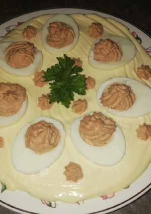 O poză a rețetei Ouă umplute.