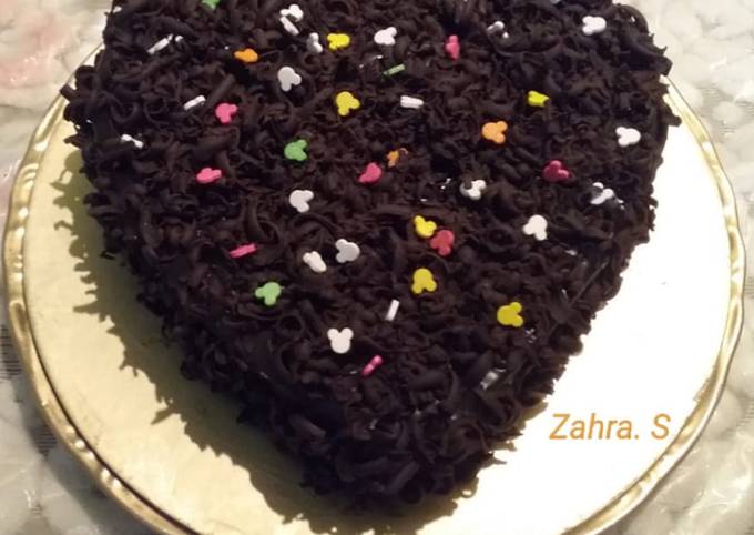 Chocolate sponge cake with ganache