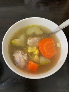 滋潤湯水🥣合掌瓜紅蘿蔔栗子豬𦟌湯 的食譜成品照片