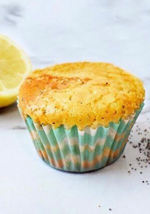 Una foto de Muffins de LIMÓN y AMAPOLAS 🍋sin manteca