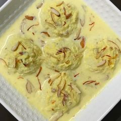 A picture of Stuffed Bread Rasmalai.