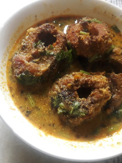 मछली करी (machli curry recipe in Hindi) रेसिपी मुख्य फोटो