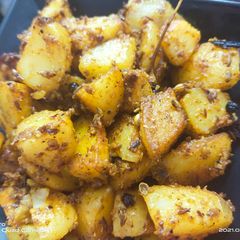 A picture of Potato fry in crushed masala.