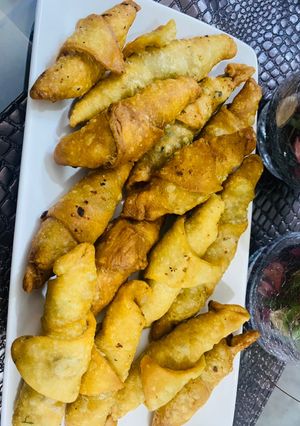 A picture of The samosa croissant.