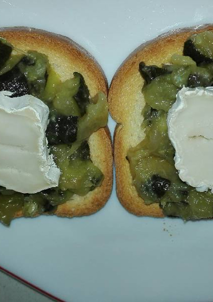 Una foto de 2. Tostada de calabacín con queso de cabra