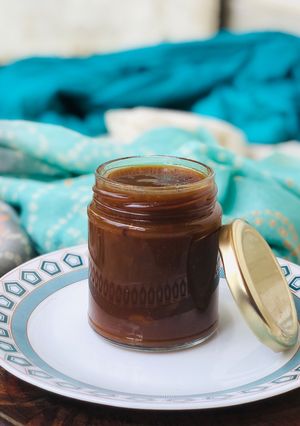 गुड़ खजूर की चटनी (gur khajur ki chutney recipe in Hindi) रेसिपी मुख्य फोटो