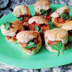A picture of Misal Pav.