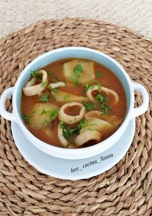 Una foto de Guiso de patatas con calamares