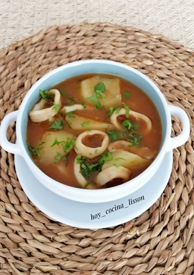 Una foto de Guiso de patatas con calamares