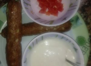 Una foto de Kebab con Salsa de Yoghurt