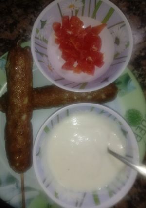 Una foto de Kebab con Salsa de Yoghurt
