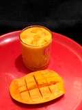 मॅंगो मिल्कशेक (Mango MilkShake Recipe In Marathi)