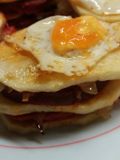 Una foto de Milhoja de patatas con sobrasada