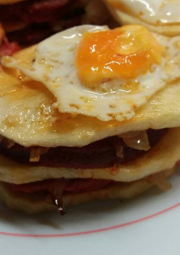 Una foto de Milhoja de patatas con sobrasada