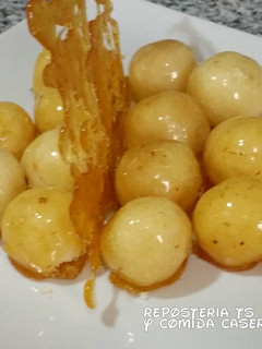 Una foto de Bolas de coco caramelizada
