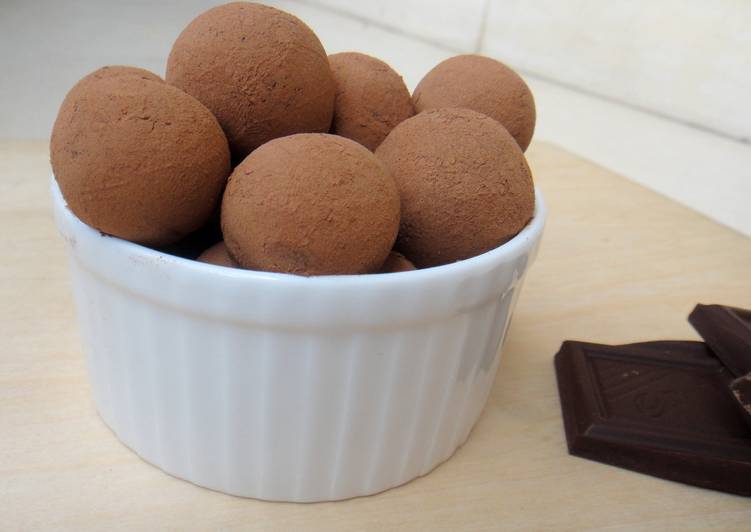 Simple Way to Make Homemade Chocolate Truffles