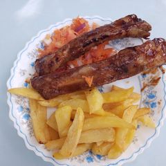 A picture of Big Square style pork ribs.