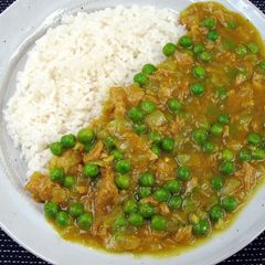 A picture of Canned Tuna & Peas Curry.
